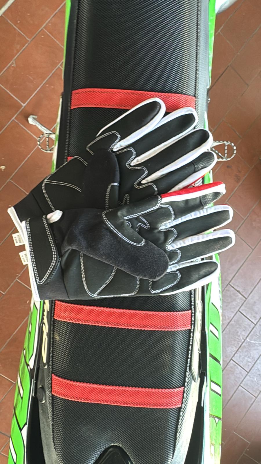Plews Tyres Gloves