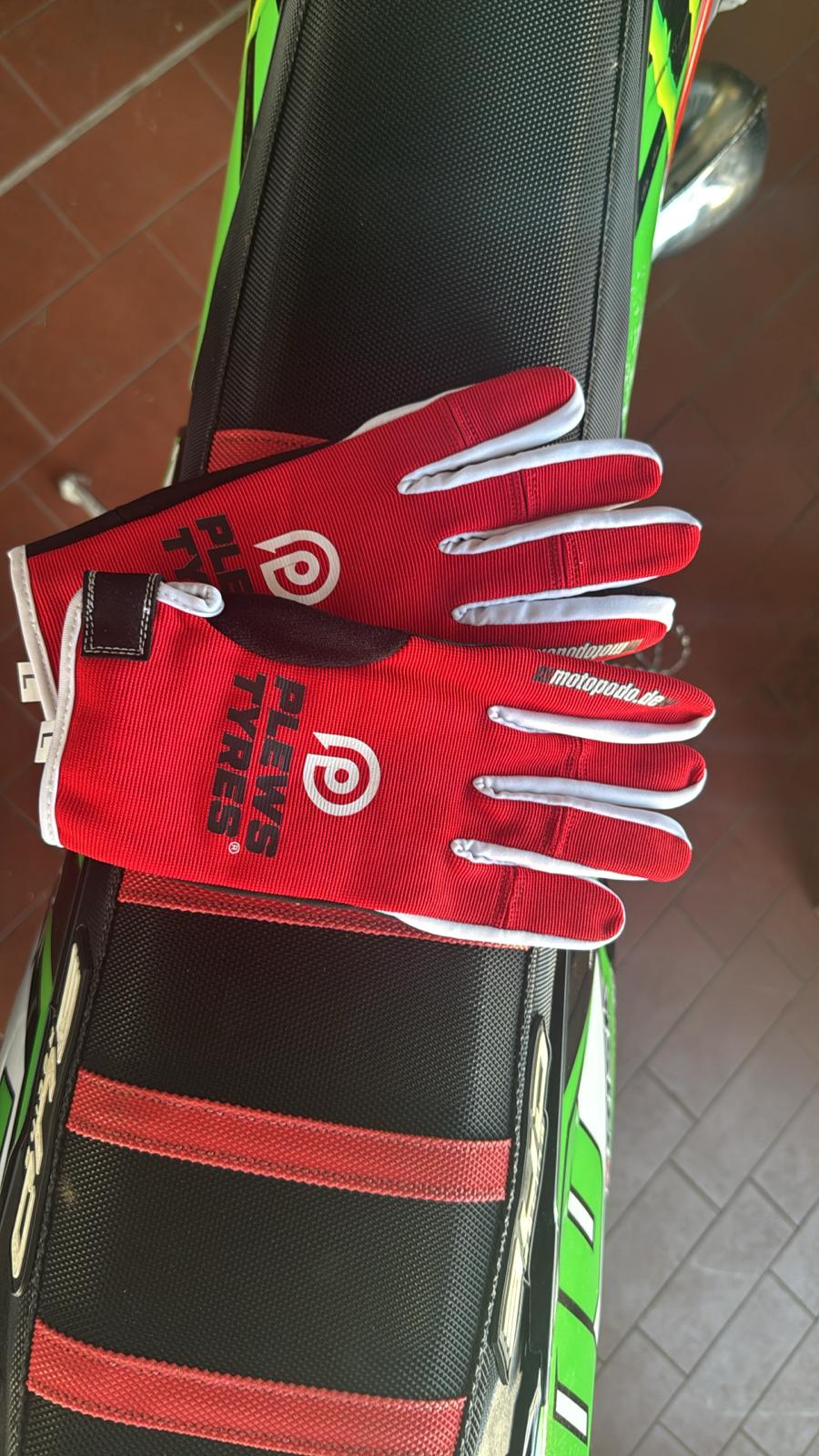 Plews Tyres Gloves